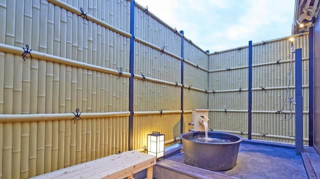 Queen Suite with Spa Bath