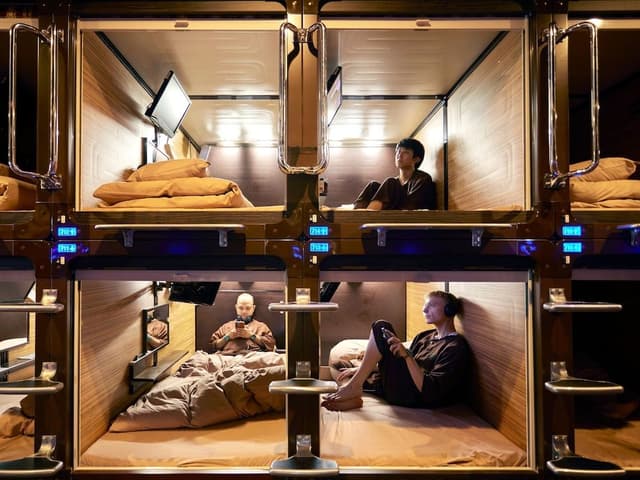 Capsule room Men only for 2 persons
