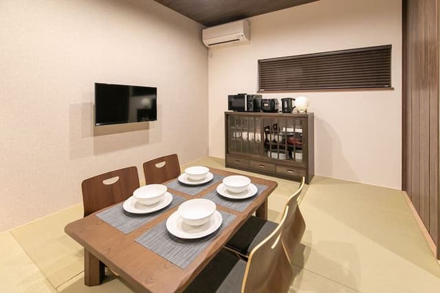 House 8 Guests Room, GN-1