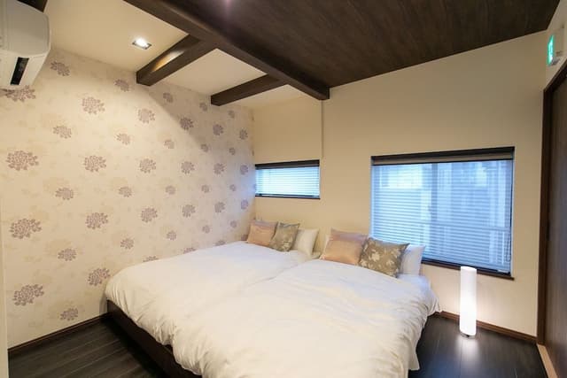 House 8 Guests Room, GN-1