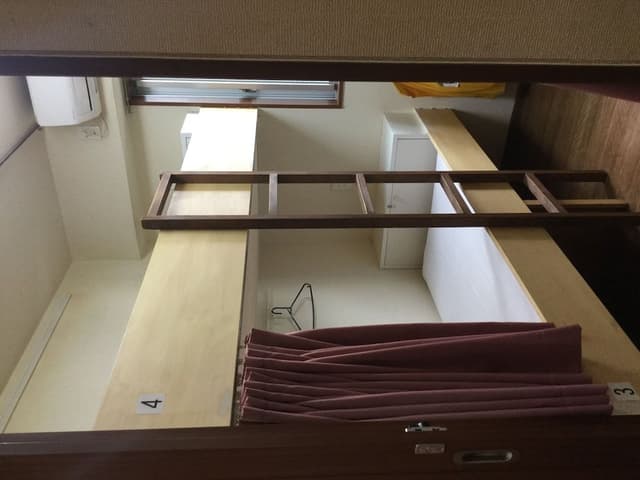 Quadruple Room, Men only