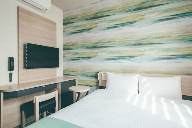 Single Room, Smoking