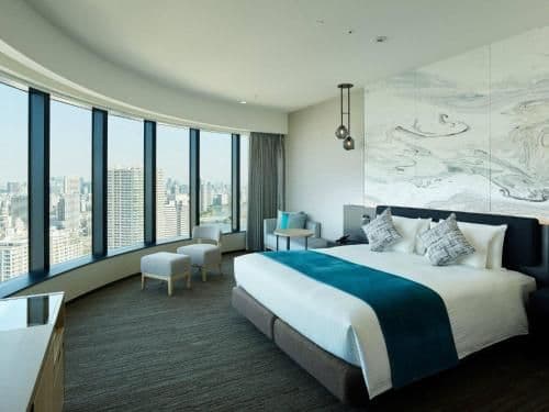 Executive Corner King Room with View Bath - Non-Smoking