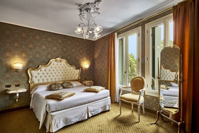 Deluxe Double Room, Canal View