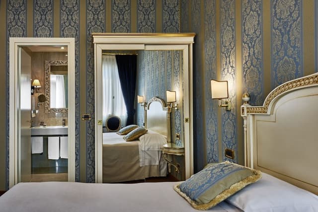 Deluxe Double Room, Canal View