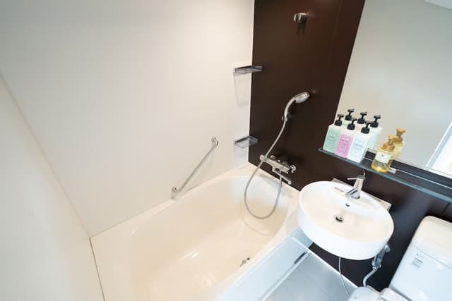 Family Room, Private Bathroom
