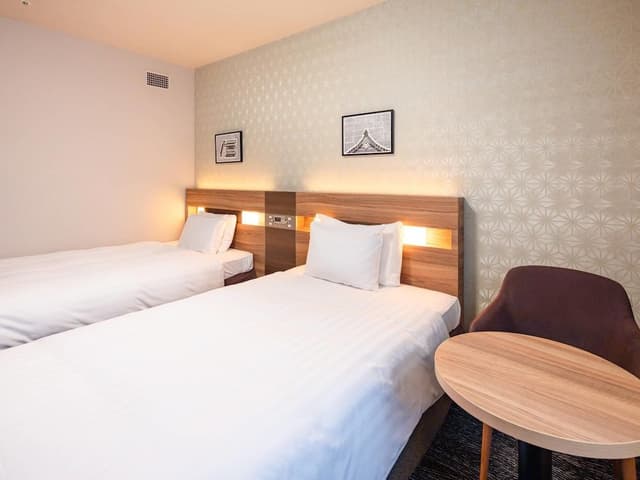 Standard Room, Non Smoking (2 Twin Beds and Trundle Bed)