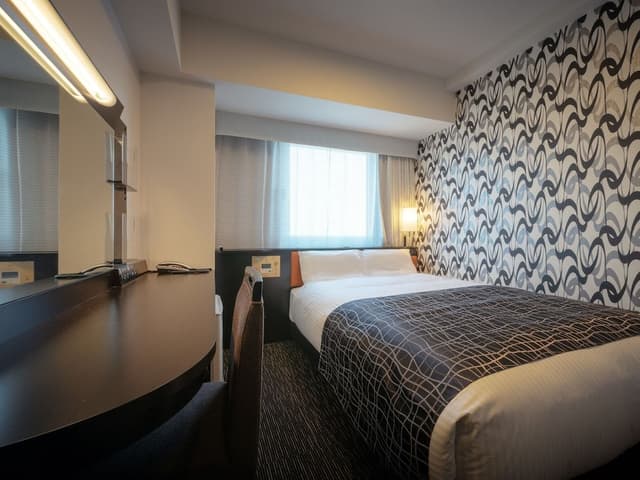 Single Room, Smoking