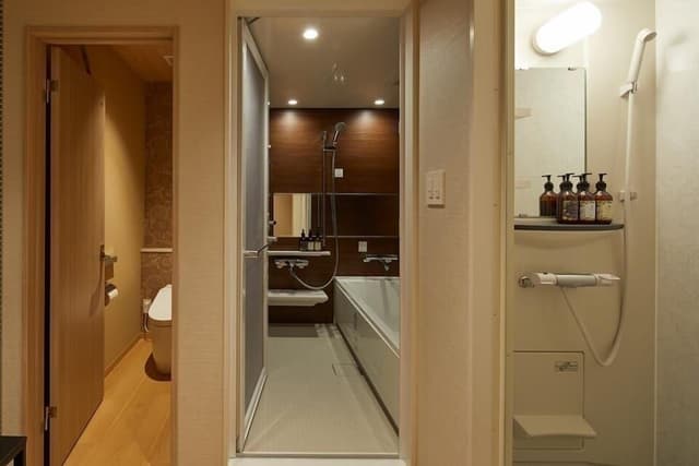 Deluxe Suite with Spa Bath