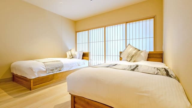 Deluxe Suite with Spa Bath
