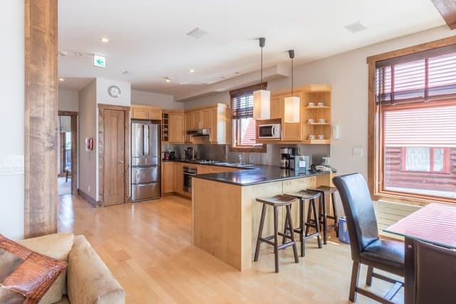 Room, 5 Bedrooms (With 4 Bathroom)