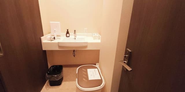 Capsule room for men only (Non-Smoking)