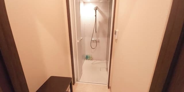 Capsule room for men only (Non-Smoking)