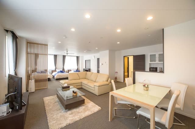 Deluxe Apartment (202)