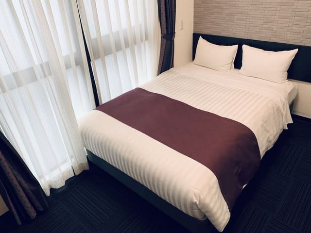 Double Room, Smoking