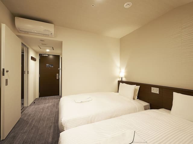 Room, Connecting Rooms