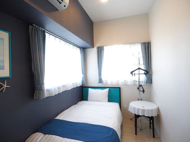 Single Room, Shared Bathroom
