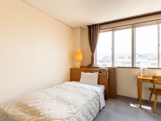 Single Room, Smoking