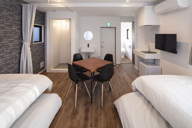 Room (501)
