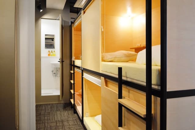 Shared Dormitory, Men only