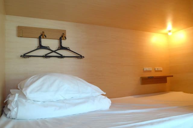 Shared Dormitory, Men only