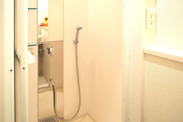 Shared Dormitory, Men only