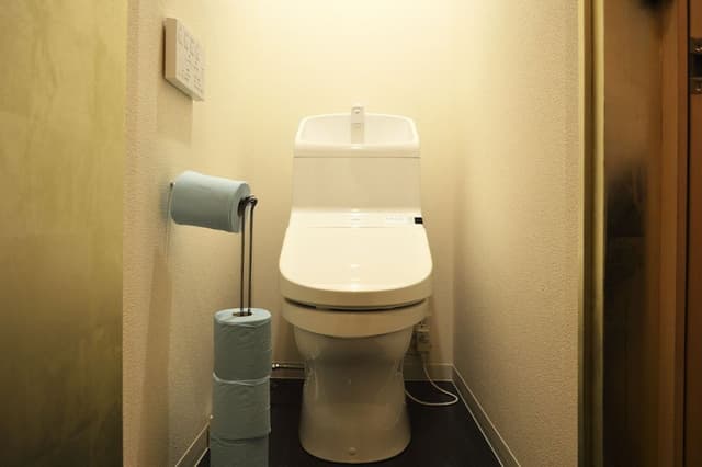 Shared Dormitory, Men only