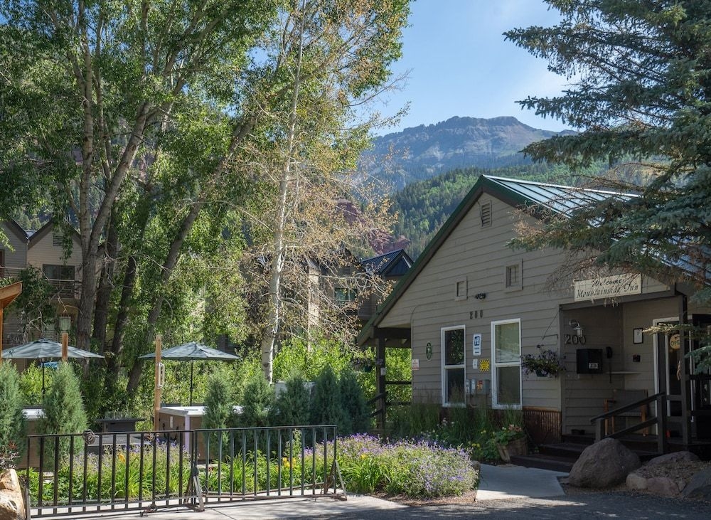 Mountainside Inn1