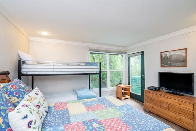 Condo, 2 Bedrooms