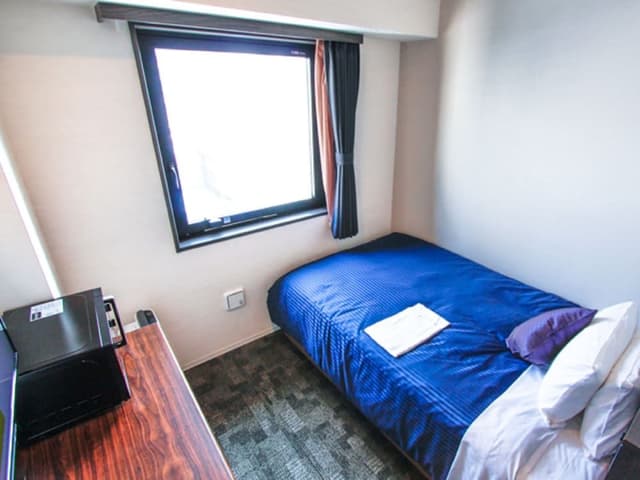 Single Room, Smoking