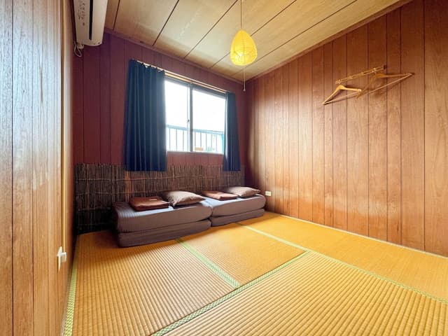 Economy Twin Room, Shared Bathroom