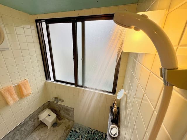 Economy Twin Room, Shared Bathroom