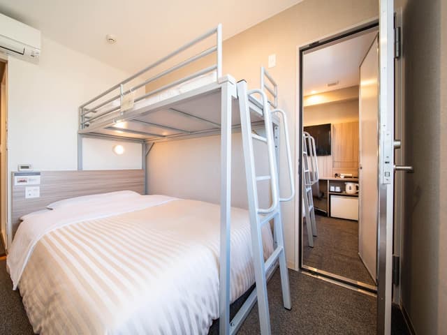 2 connecting super rooms