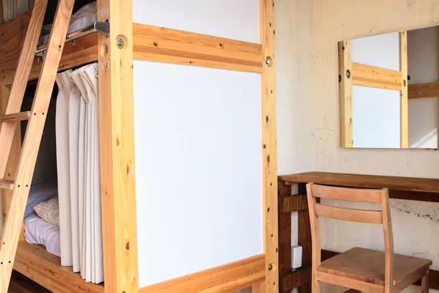 Shared Dormitory, Women only
