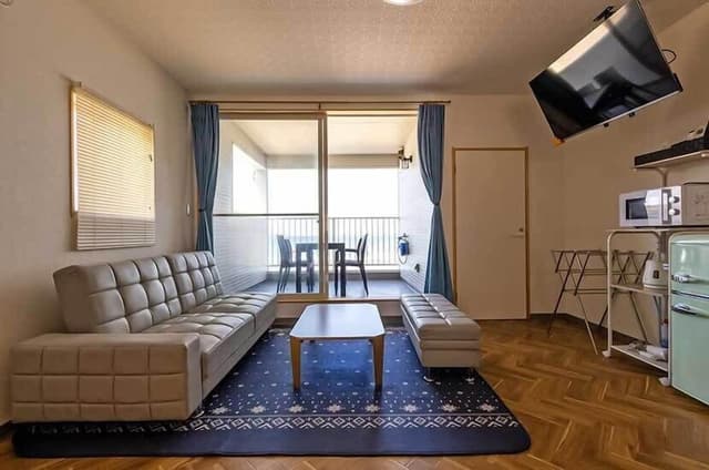 Room, Balcony (P)