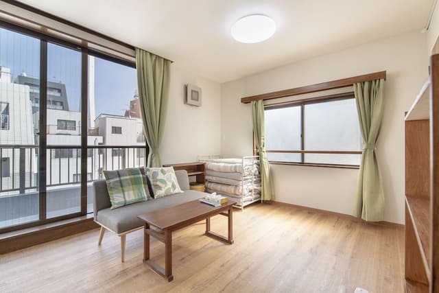 Apartment (4F)