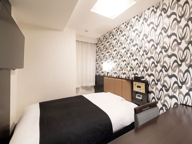 Single Room, Smoking