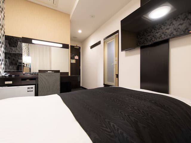 Single Room, Smoking