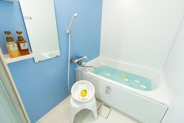Twin Room (with Extra Bed)