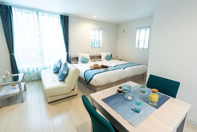 Twin Room (with Extra Bed)