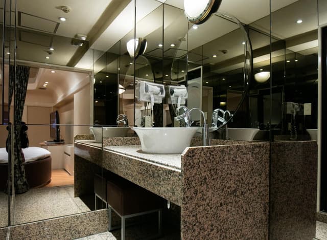 Standard Queen Room