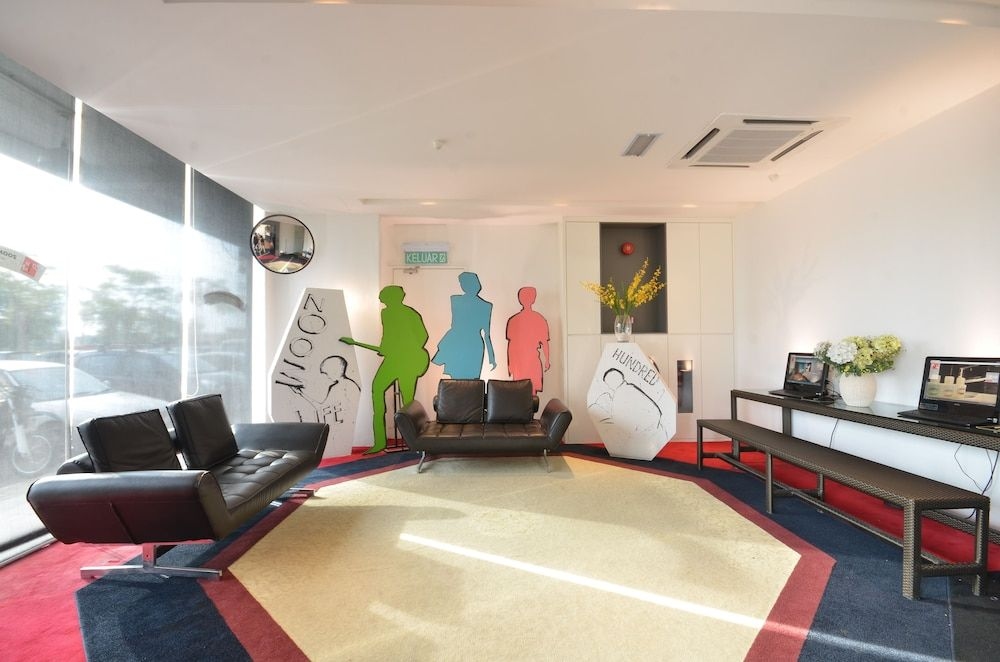 Zoom Inn Boutique Hotel0