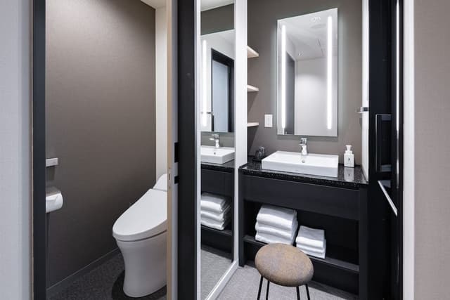 30th- High Floor - Standard Triple, Non Smoking
