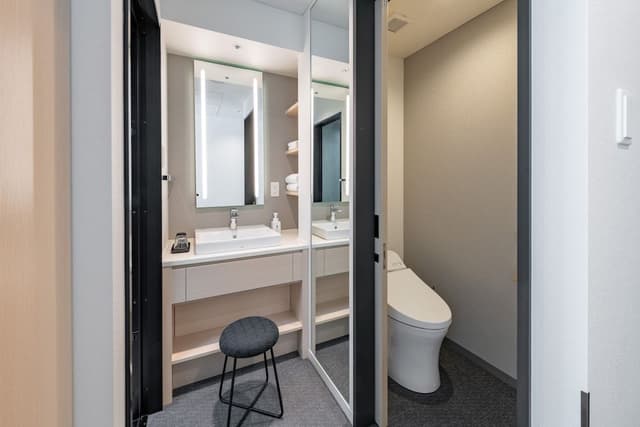 30th- High Floor - Standard Twin, Non Smoking