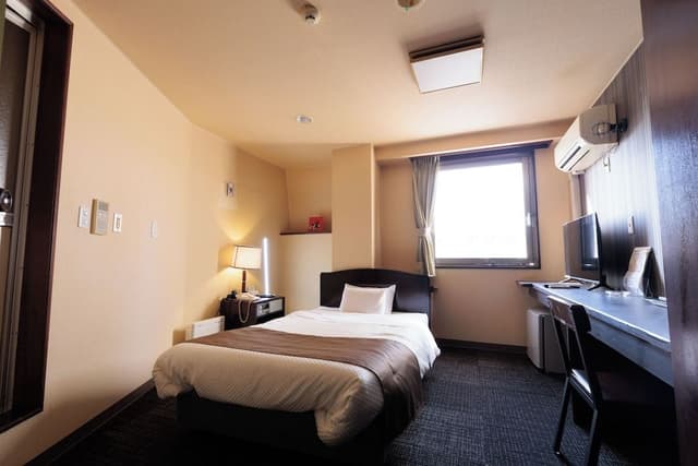 Basic Single Room, Smoking