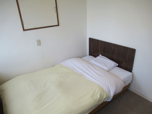Single Room, Smoking