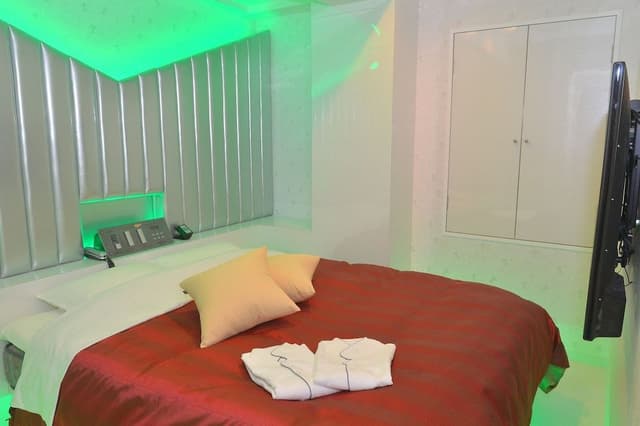 Double Room, Smoking