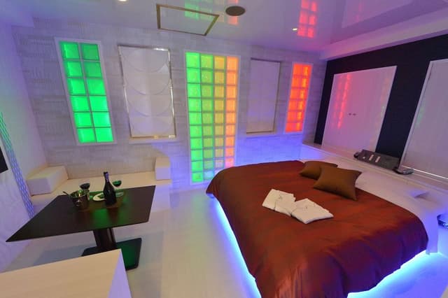 Double Room, Smoking