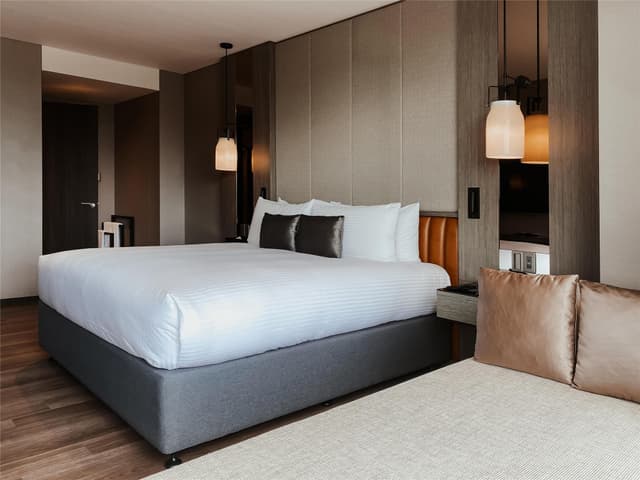 KING ONE BEDROOM SUITE