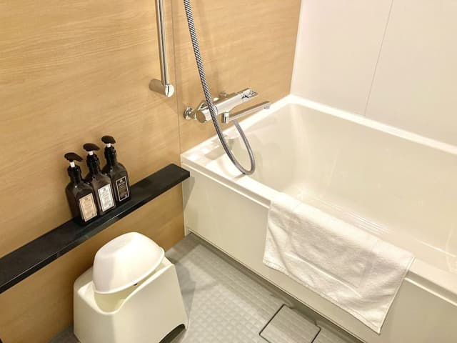 Twin Room with Robot